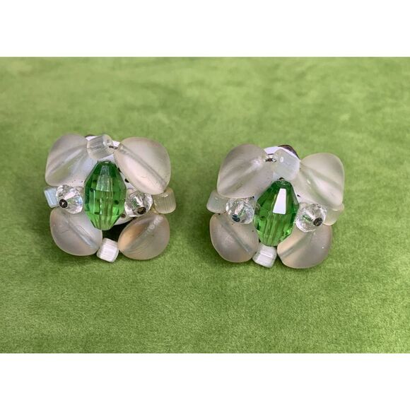 Frosted Earrings in Silver wash with Green center, Vintage - Picture 1 of 6